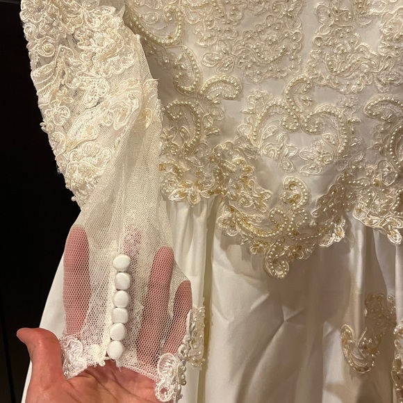 Wedding dress ivory satin w/ lace long sleeve, pearl beading & matching cape. S - Picture 16 of 17